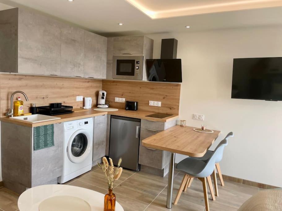 Apartment Centre-ville - A Pied - Calme - Parking *