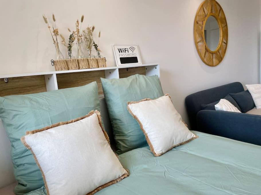 Centre-ville - A Pied - Calme - Parking Apartment